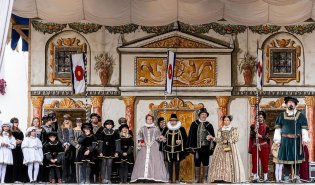 Wycieczka Czeskie Zamki i Święto Róży 2026